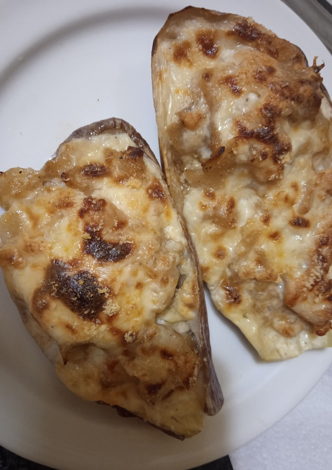 Una foto de Berenjena rellena de pollo y bechamel