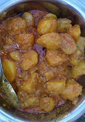 A picture of Rongon aloo dum.