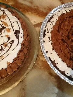 Una foto de Torta Brawnie con merengue y dulce de leche
