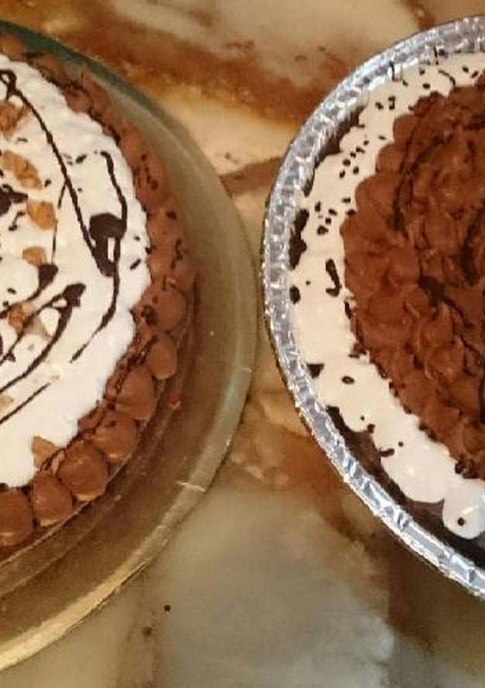 Una foto de Torta Brawnie con merengue y dulce de leche