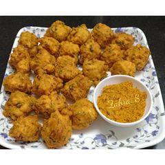 A picture of Lal masur dal bhajiyas.