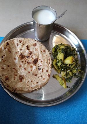બટાકા અને મેથી નું શાક (Bataka Methi Shak Recipe In Gujarati) રેસીપી મુખ્ય ફોટો