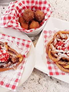 Una foto de Funnel cakes y bunuelos de viento keto