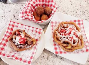 Una foto de Funnel cakes y bunuelos de viento keto