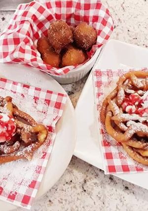 Una foto de Funnel cakes y bunuelos de viento keto