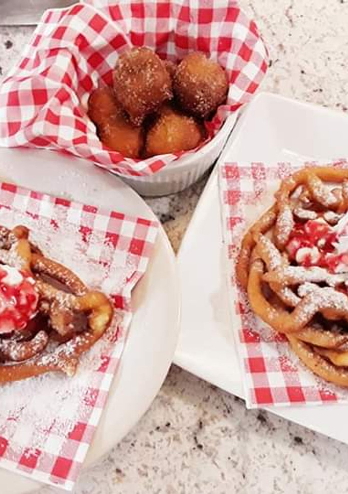 Una foto de Funnel cakes y bunuelos de viento keto
