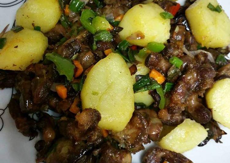 Grilled gizzard with potatoes