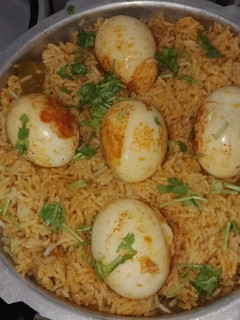 முட்டை பிரியாணி (Muttai biryani recipe in tamil) செய்முறை முக்கிய புகைப்படம்