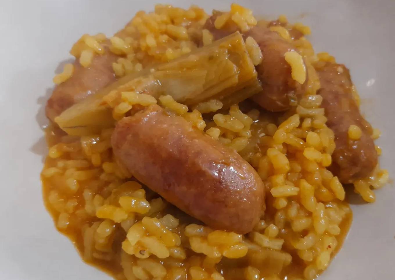 Arroz meloso de longaniza y alcachofas