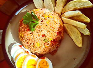 Una foto de Arroz con pollo 🥗🐔🇨🇴