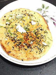 ચીઝ ગાર્લિક કુલ્ચા (Cheese Garlic Kulcha Recipe in Gujarati) રેસીપી મુખ્ય ફોટો