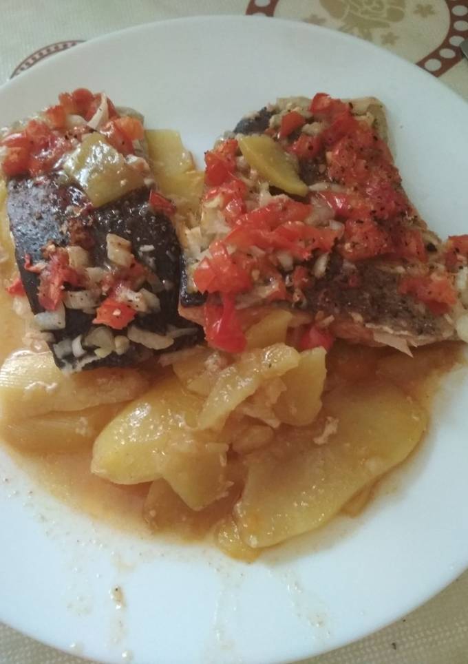 Форель с овощами