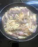 Bò cuộn nấm kim chi