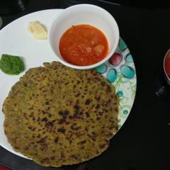 A picture of Bajri Methi and green garlik Dhebara.