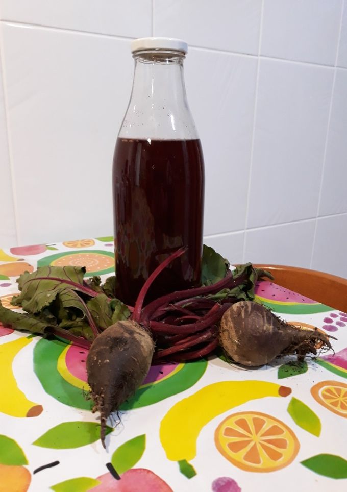 Una foto de Infusión de remolacha con jengibre y ralladura de h. de aguacate