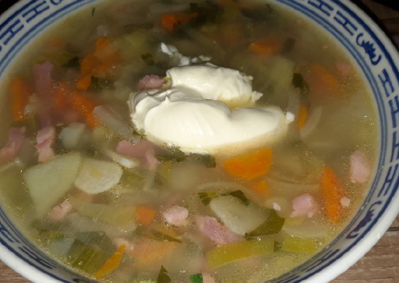 Soupe paysanne aux lardons et bouillon de légumes en poudre