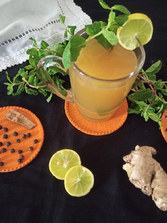 હર્બલ ગ્રીન ટી (Herbal Green Tea ☕ Recipe in Gujarati) રેસીપી મુખ્ય ફોટો