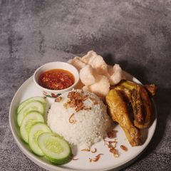 A picture of Coconut rice (Nasi Uduk).