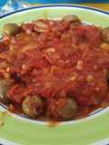 Pez espada en salsa de aceitunas