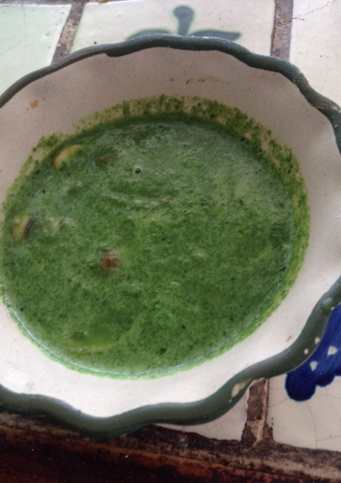 Una foto de Crema verde espinacas acelgas y champiñones