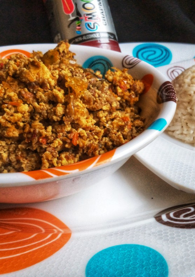 A picture of Scrambled tofu and minced meat sauce.