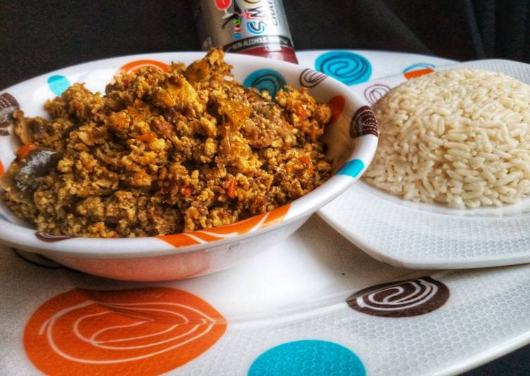 Scrambled tofu and minced meat sauce