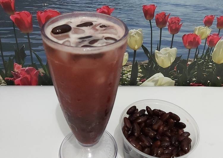 Resep Es teh strawberry dengan kacang merah Anti Gagal
