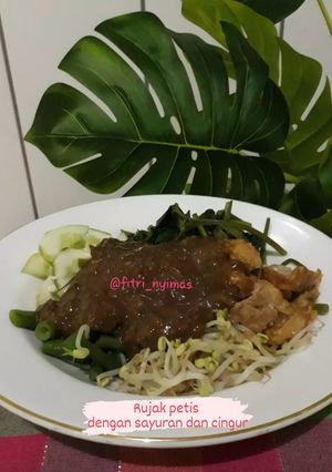 Foto resep Rujak petis dengan sayuran dan cingur