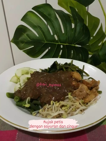 Langkah Gampang Menyiapkan Resep Rujak petis dengan sayuran dan cingur yang Sempurna Anti Ribet, Lezat