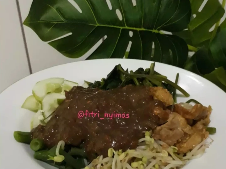 Langkah Gampang Menyiapkan Resep Rujak petis dengan sayuran dan cingur yang Sempurna Anti Ribet, Lezat