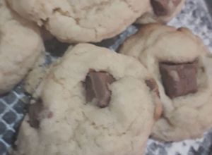 Una foto de Galletas choco chips o con chispas de chocolate
