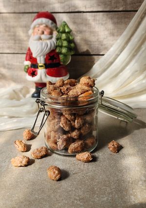 Una foto de 🦌🎅🏻Garrapiñada de almendras 🎅🏻 4 ingredientes 🎅🏻15 minutos 🎅🏻Facilísimo, rendidor y delicioso 🎅🏻🦌