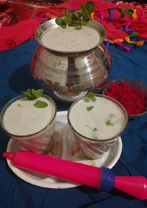 होली स्पेशल भाँग वाली ठंडई(bhaangwali thandai recipe in hindi) रेसिपी मुख्य फोटो