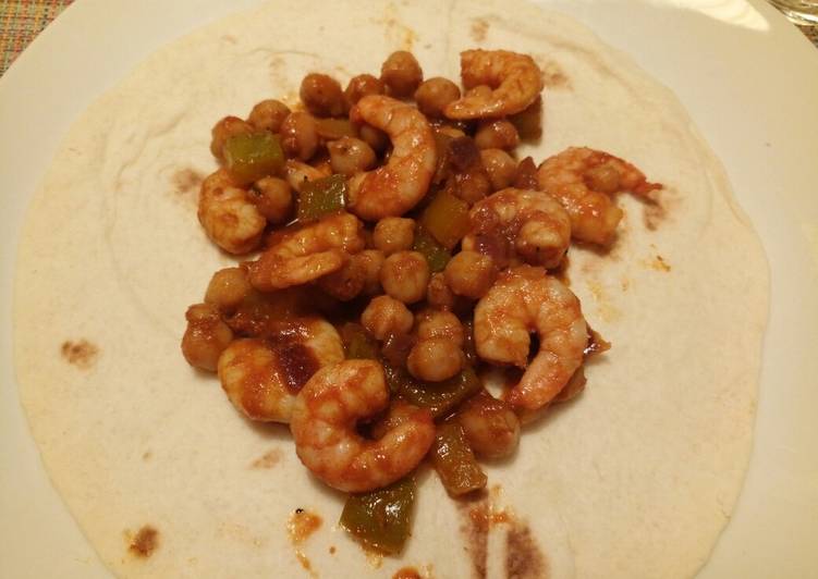 Spicy prawn, chickpea and pepper wrap