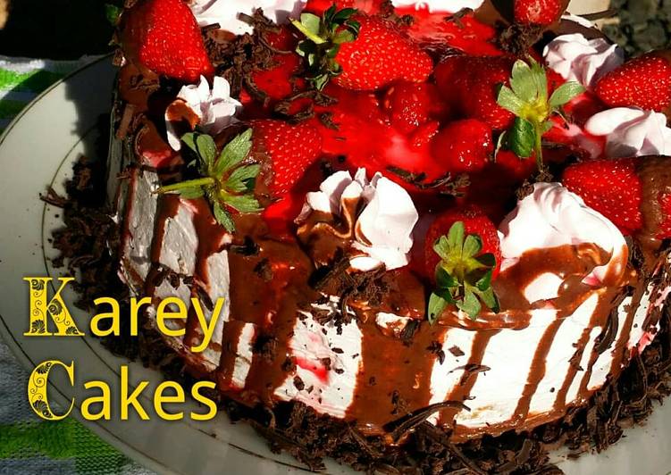 How to Prepare Homemade Choco-Strawberry Cake
