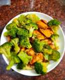 Ức gà xào bông cải xanh