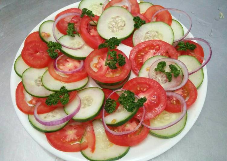 Recipe of Perfect Tomato cucumber salad