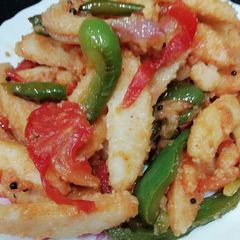 A picture of Idli Finger Chaat.