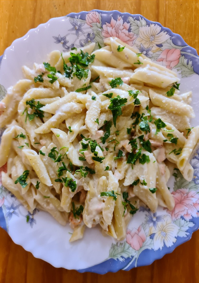Una foto de Macarrones en salsa de salmón