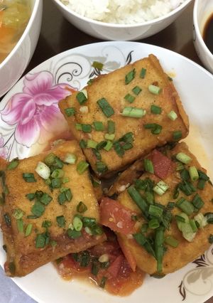 Hình của món Đậu hũ dồn thịt sốt cà.