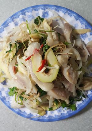 Hình của món Gỏi tai heo quả vả.