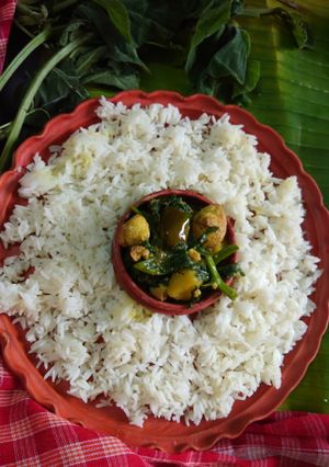 নিরামিষ লাউ শাকের তরকারি (niramish lau shaker tarkari recipe in bengali) রেসিপির প্রধান ছবি