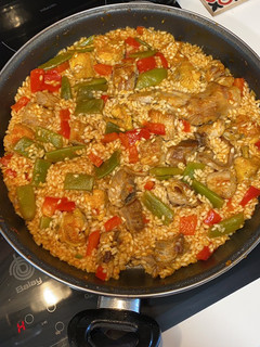 Una foto de Paella de carne