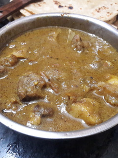 மட்டன் உருளைக்கிழங்கு குழம்பு (Mutton Kulambu Recipe in Tamil) செய்முறை முக்கிய புகைப்படம்