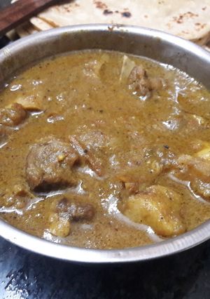 மட்டன் உருளைக்கிழங்கு குழம்பு (Mutton Kulambu Recipe in Tamil) செய்முறை முக்கிய புகைப்படம்