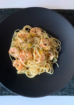A picture of Pasta with shrimp, tarragon and lemon.