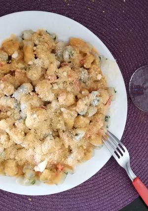 Una foto de Ñoquis con perejil y salsa rosa