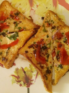 A picture of Egg Toast bread.