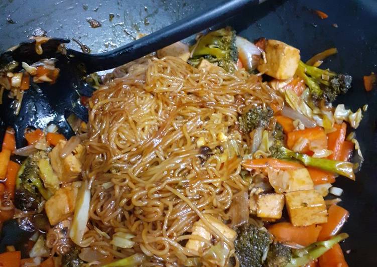 Fideos orientales agridulces con tofu