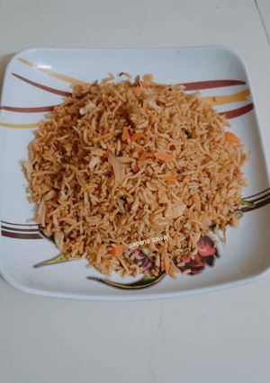 शेजवान फ्राईड राईस (Schezwan Fried Rice Recipe In Marathi) रेसिपी चे मुख्य फोटो
